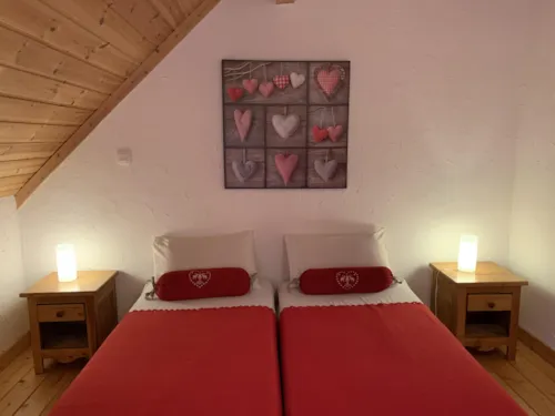 Huuraccommodatie(s) - Appartement Barn : 2 Slaapkamers + Terras - image n°9 - Camping la Ferme Noémie