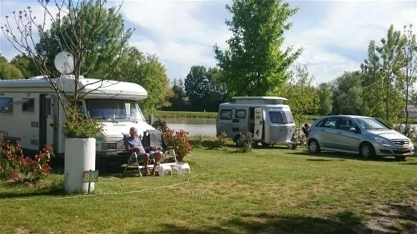 Emplacement : Voiture + Tente/Caravane Ou Camping-Car + Électricité 10A
