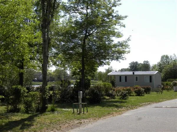 Mobil-Home Le Lac 33M2 / 2 Chambres - Terrasse En Pignon Face Étang  4 Pers. Climatisation