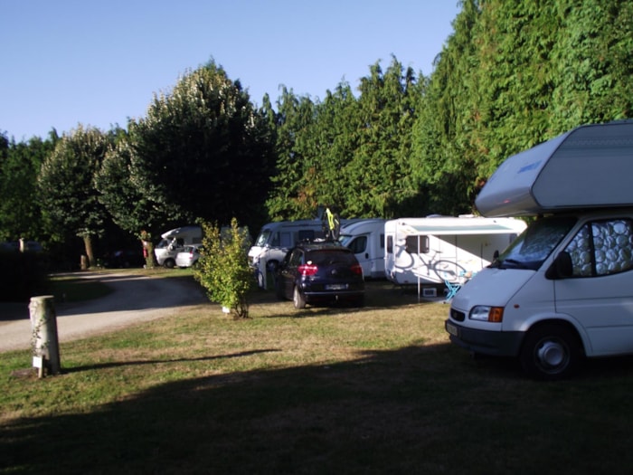 Emplacement Camping-Car Ou Caravane