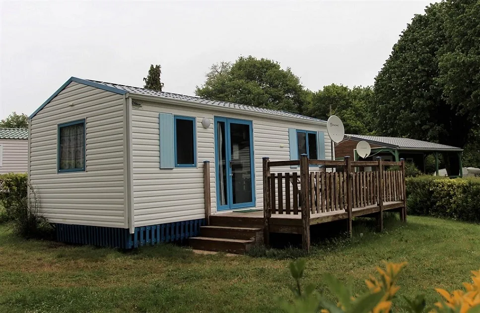 Mietunterkunft - Mobil-Home Bleuet - 25 M²  4 Places- Terrasse 11 M² - Camping Le Clos du Blavet