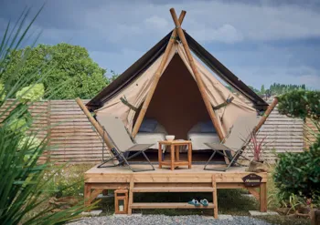 Accommodation - Lodge Moorea 5.5 M² On Wooden Floor Of 11 M² - 1 Bedroom With 2 Beds Of 80/190. - Camping Le Clos du Blavet