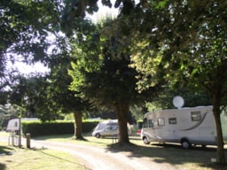 Stellplatz - Wohnmobilstellplatz Wo Wohnwagen - Camping Le Clos du Blavet