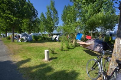 Comfort Package (1 tent, caravan or motorhome / 1 car / electricity 6A) — 2