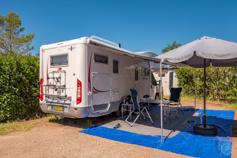 Emplacement 'Luxe' (Caravane / Campingcar, attention: pas de tente)