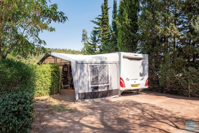Kampeerplek 'Royal Maxi' (Caravan/Camper, géén tent) met eigen jacuzzi