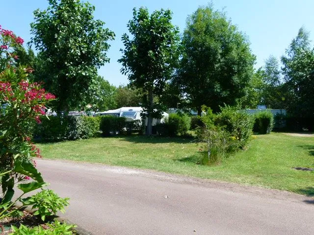 Forfait Confort (1 Tente, Caravane Ou Camping-Car / 1 Voiture / Électricité 10A)