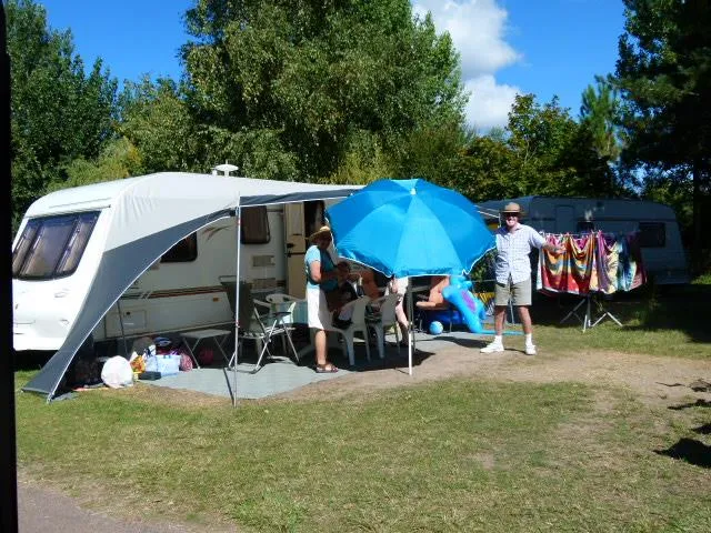 Forfait Confort (1 Tente, Caravane Ou Camping-Car / 1 Voiture / Électricité 10A)