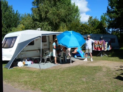 Comfort Package (1 tent, caravan or motorhome / 1 car / electricity 10A)