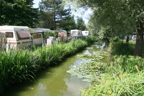 Forfait Confort (1 Tente, Caravane Ou Camping-Car / 1 Voiture / Électricité 10A)