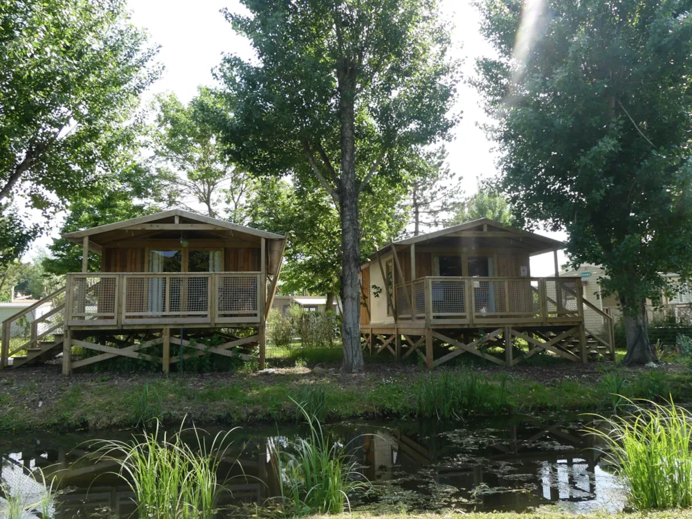 Huuraccommodatie(s) - Sweetflower Lodge Premium 32M² - 2 Kamers + Overdekt Terras + Tv - Flower Camping Le Nauzan Plage