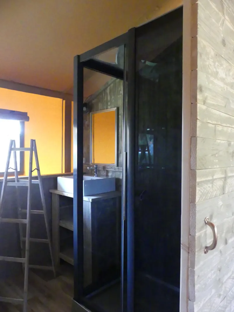 Tente Woody Premium 38M² - 2 Chambres + Terrasse Couverte + Tv