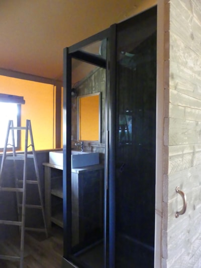 Tente Woody Premium +38m² -  2 bedrooms + sheltered terrace + TV