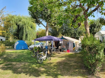 Nature Package without electricity (1 tent, caravan or motorhome / 1 car)