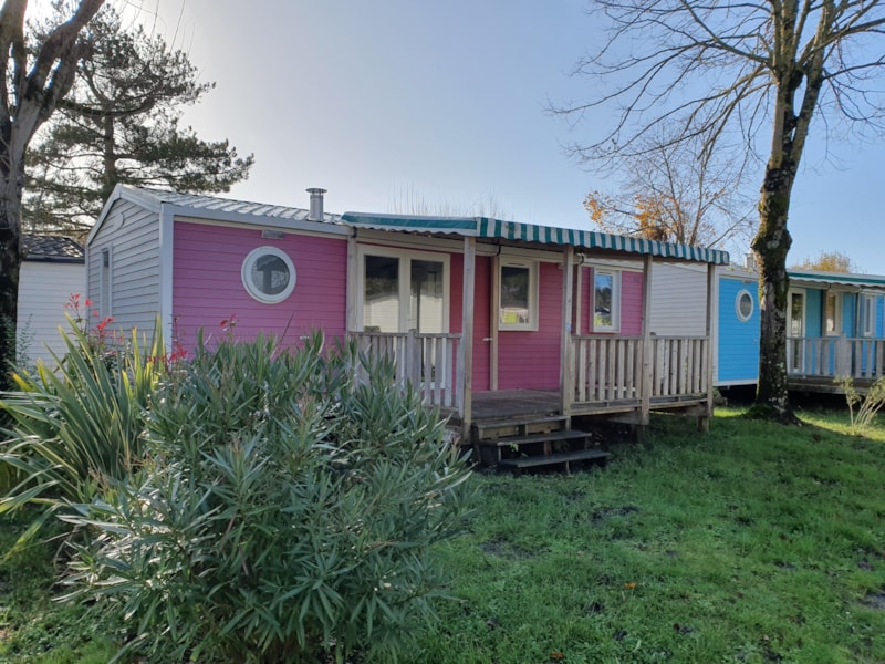 Stacaravan Confort 29m²- 3 slaapkamers + overdekt terras + TV