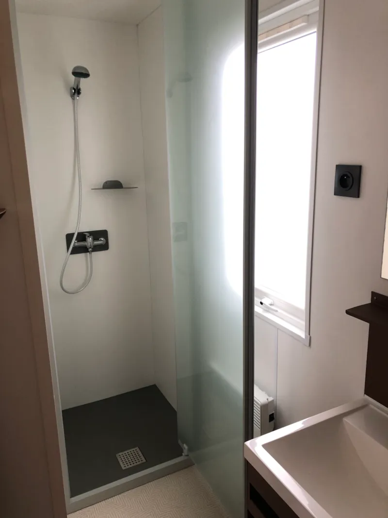 Mobil Home Confort 27M² - 2 Chambres + Terrasse Semi-Couverte + Tv