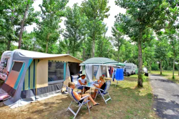Stellplatz - Stellplatz Grand Confort (10A Strom + Wasser) - Camping De La Côte