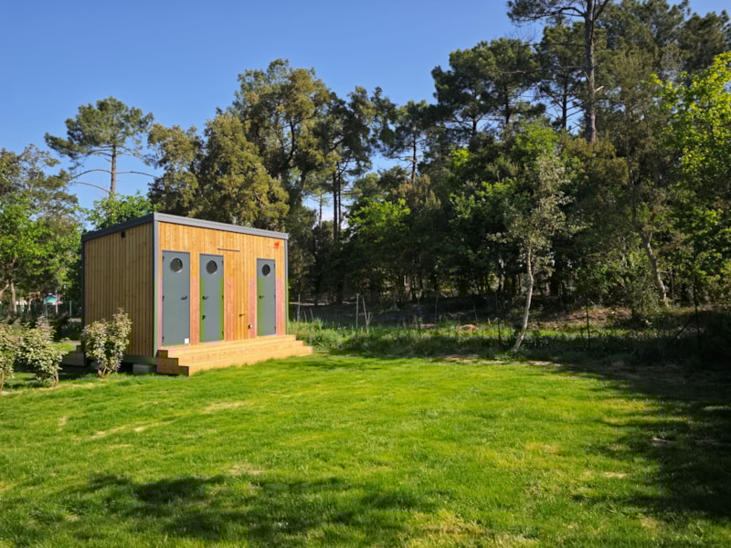 Piazzola + elettricità 10 A con sanitari