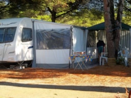 Parcela - Paquete Parcela Grand Confort 10A Electricidad - Camping Le MALOLYA