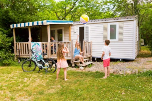 Location - Mobil-Home Confort- Le Village - image n°1 - Camping LA CHAPOULIÈRE