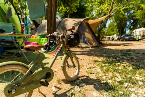 Emplacement - Emplacement Tarif Sans Élec - image n°3 - Camping LA CHAPOULIÈRE