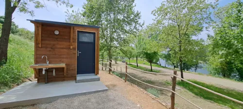Emplacement - Emplacements En Bord De Rivière Et Sanitaire Privatif- La Rive - image n°3 - Camping LA CHAPOULIÈRE