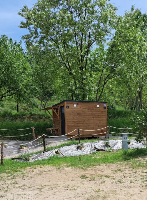 Emplacement - Emplacements En Bord De Rivière Et Sanitaire Privatif- La Rive - image n°4 - Camping LA CHAPOULIÈRE