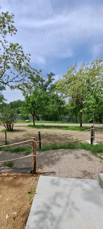 Riverfront sites and private bathroom facilities- La Rive