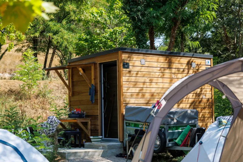 Emplacements En Bord De Rivière Et Sanitaire Privatif- La Rive