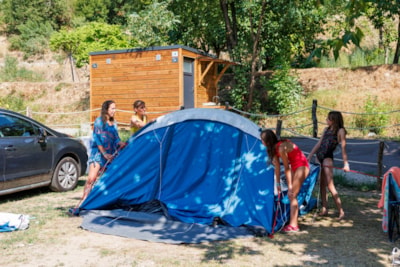 Riverfront sites and private bathroom facilities- La Rive