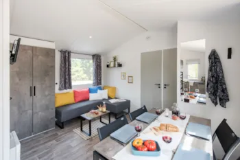 Mietunterkunft - Mobilheim Bahia 2 Zimmer Überdachte Holzterrasse 4 Pers. - Camping Les Acacias