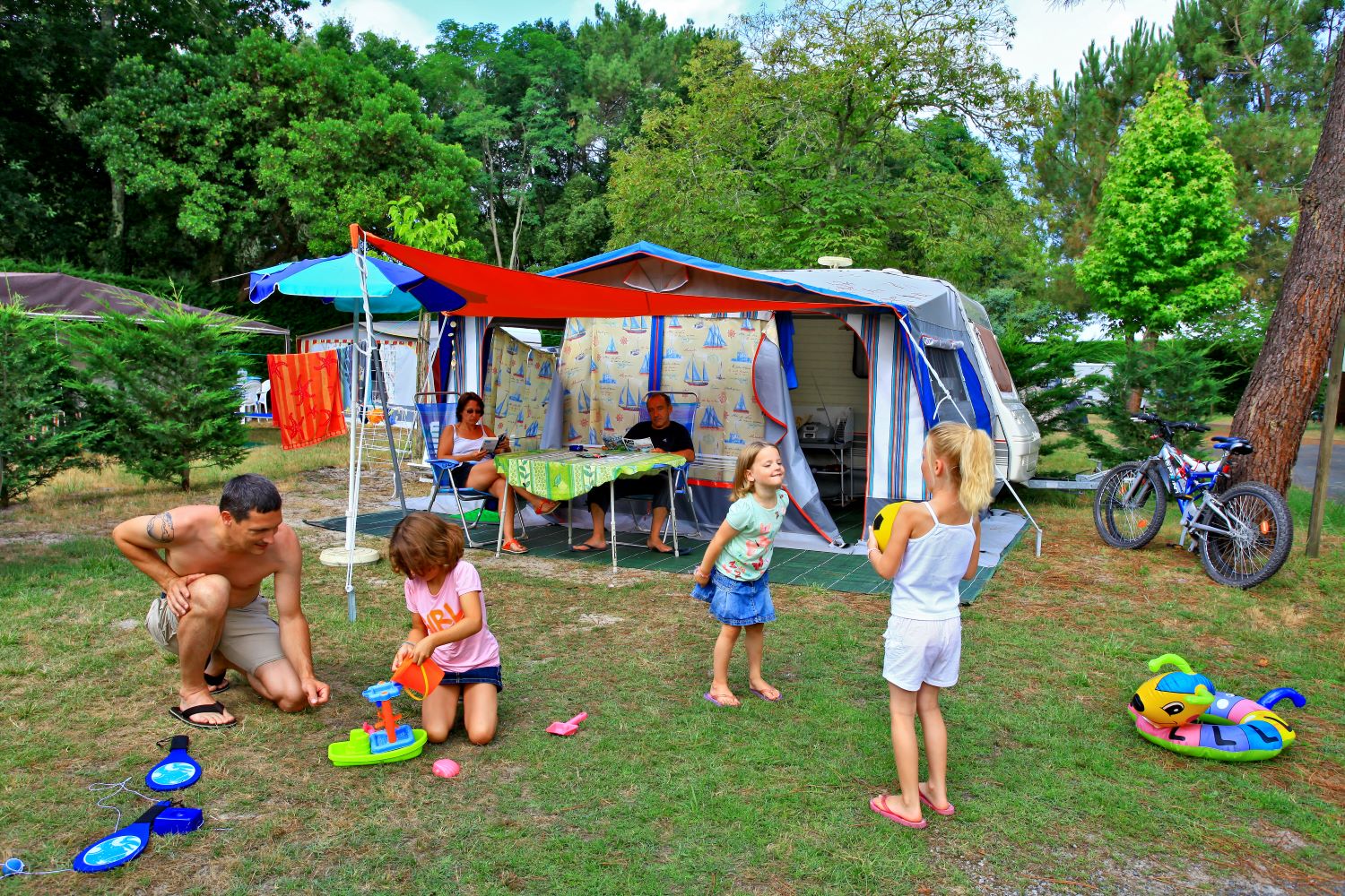 Emplacement - Emplacement - 2 Tentes Ou 1 Caravane - 1 Véhicule - Camping Les Acacias, Messanges