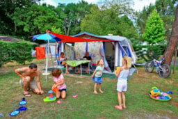 Kampeerplaats(en) - Standplaats - 2 Tent Of Caravan - 1 Voertuig - Camping Les Acacias