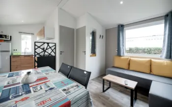 Mietunterkunft - Mobilheim Bahia Duo 2 Zimmer Überdachte Holzterrasse 4Pers - Camping Les Acacias