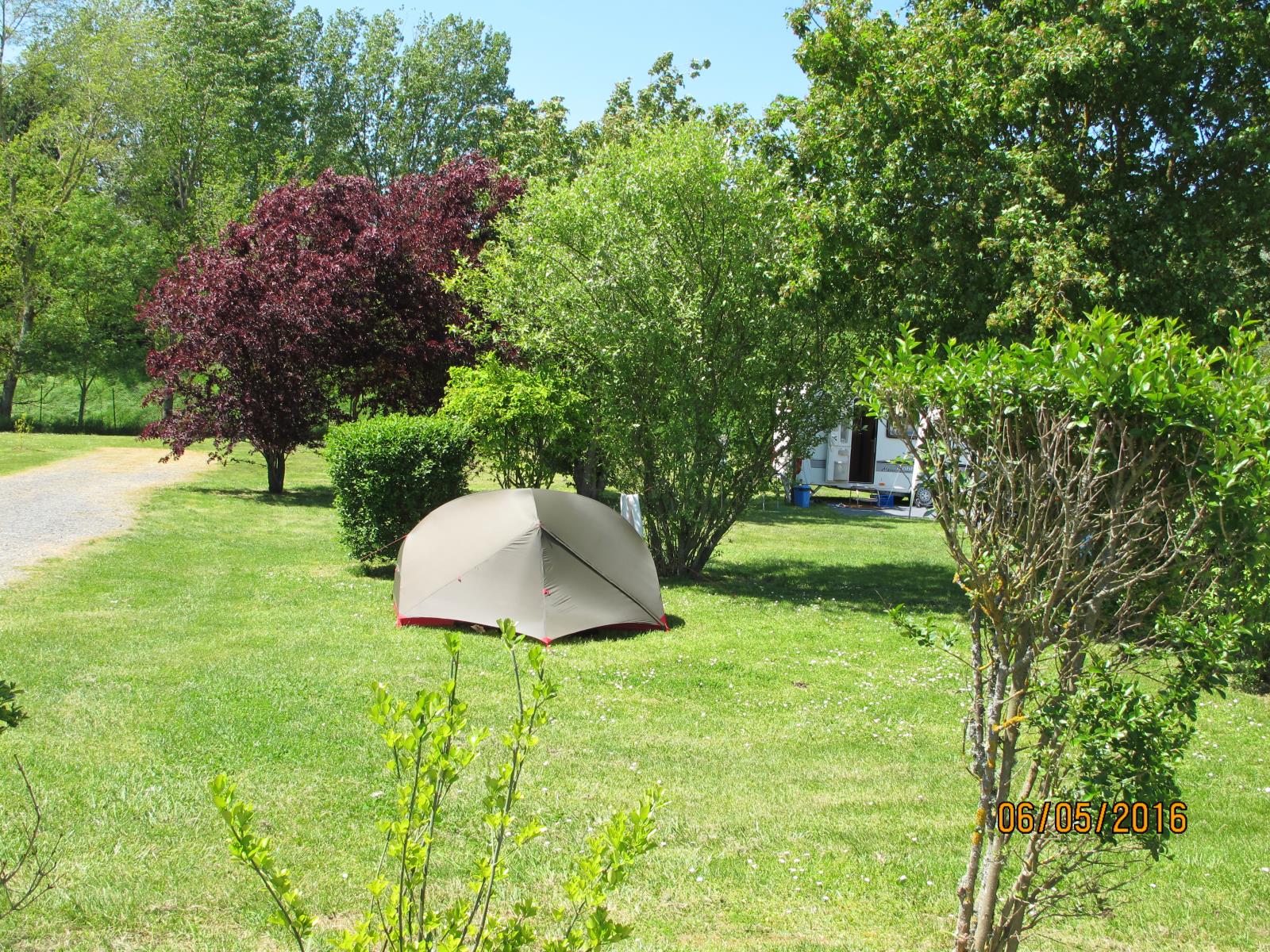 Pitch - Pitch Tent Package 1 Pers - Cyclo/Rando, Tent Without Auto And Without Electricity - Camping Les Portes Du Beaujolais