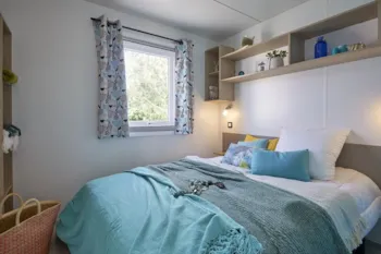 Mietunterkunft - Mobilheim Komfort Terenez  2020 Tv  - 2 Schlafzimmer  28M² - Camping La Baie de Terenez