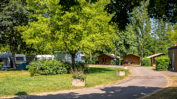 Stellplatz - Naturpaket: 2 Personen + 1 Fahrzeug - Ohne Strom - Camping Seasonova Vesoul