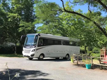 Stellplatz - Stellplatz + 1 Person + Strom + 1 Fahrzeug (Anhänger <3M Oder Wohnwagen Inklusive) - Camping de la Croix Saint Martin