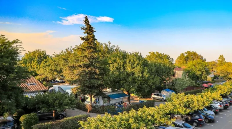 Tente < 3.5M + 2 Adultes + 1 Véhicule + Taxes