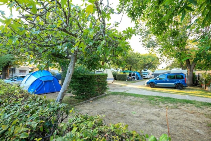 Camping-Car Jusqu'à 7M + Électricité + 2 Adultes + Taxes