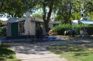 Caravane (Jusqu'à 6.5M) + 1 Véhicule + Électricité + 2 Adultes + Taxes