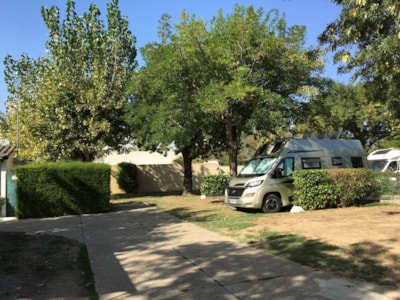 Caravan (up to 6.5m) + 1 vehicle + electricity + 2 adults + taxes — 5