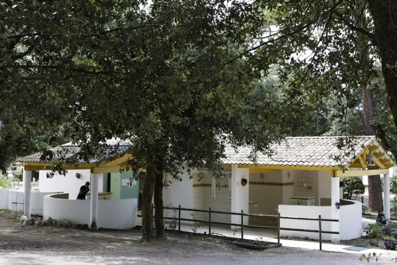 Forfait Confort (1 Tente, Caravane Ou Camping-Car / 1 Voiture / Électricité 10A)