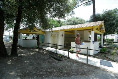 Privilege Package (1 tent, caravan or motorhome / 1 car / electricity 10A) + Water point — 3