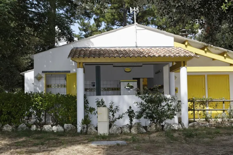 Forfait Confort (1 Tente, Caravane Ou Camping-Car / 1 Voiture / Électricité 10A)