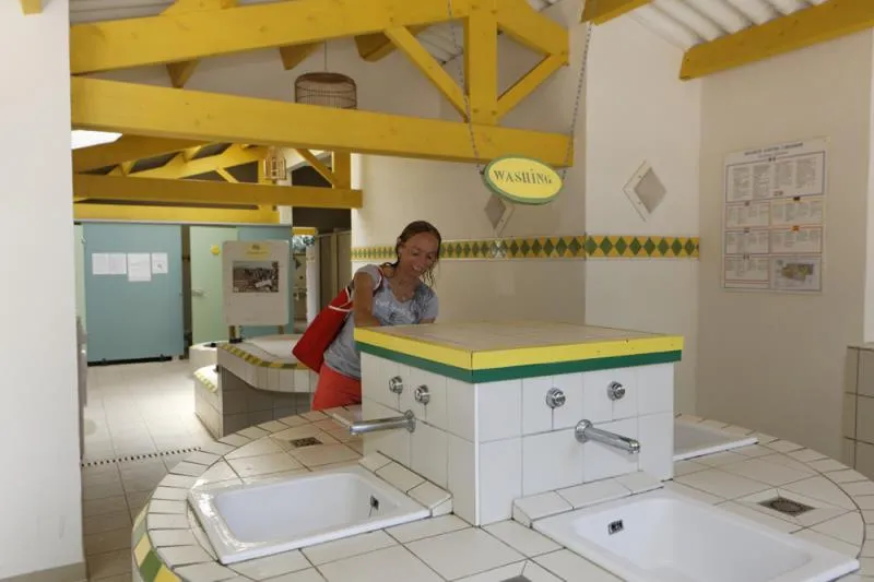 Forfait Confort (1 Tente, Caravane Ou Camping-Car / 1 Voiture / Électricité 10A)