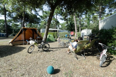 Privilege Package (1 tent, caravan or motorhome / 1 car / electricity 10A) + Water point — 2