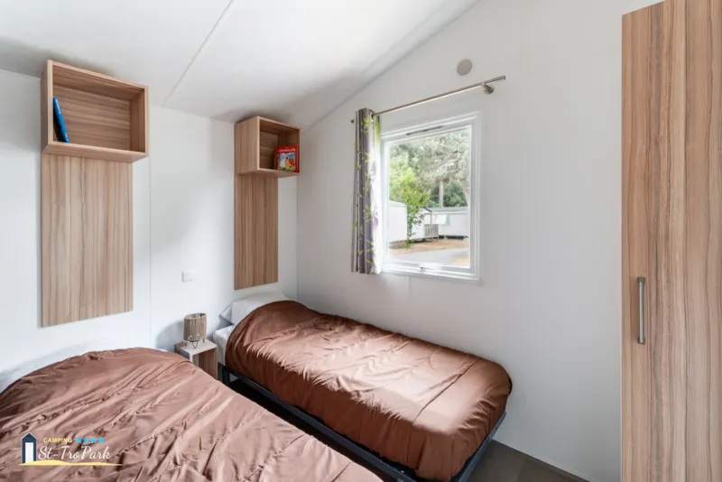 Mobil-Home Confort 27.5M² (2 Chambres) + Terrasse Bois Semi-Couverte 11M²