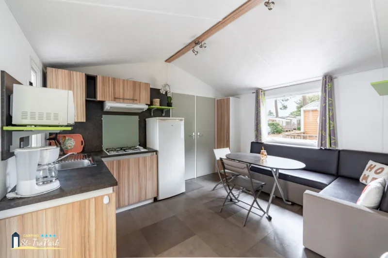 Mobil-Home Confort 27.5M² (2 Chambres) + Terrasse Bois Semi-Couverte 11M²