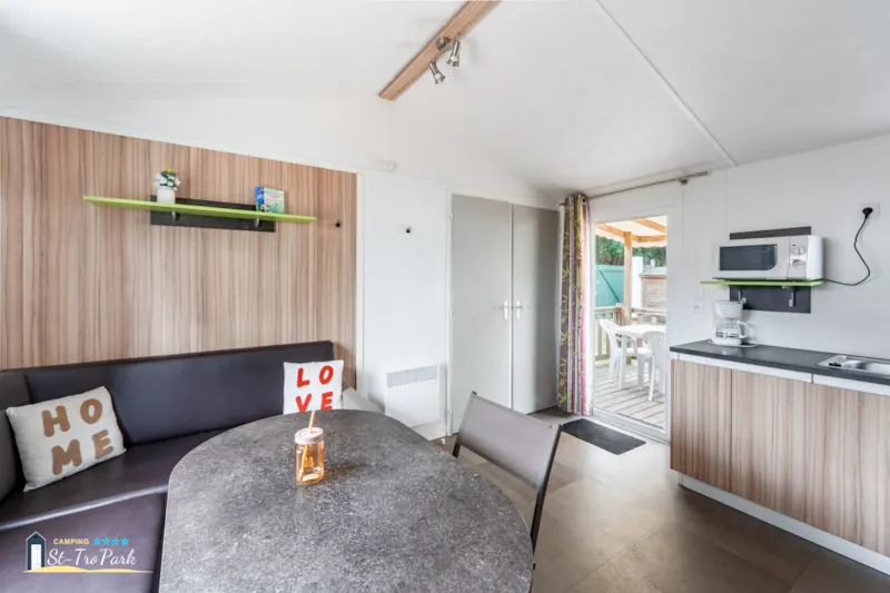 Mobil-Home Confort 27.5M² (2 Chambres) + Terrasse Bois Semi-Couverte 11M²